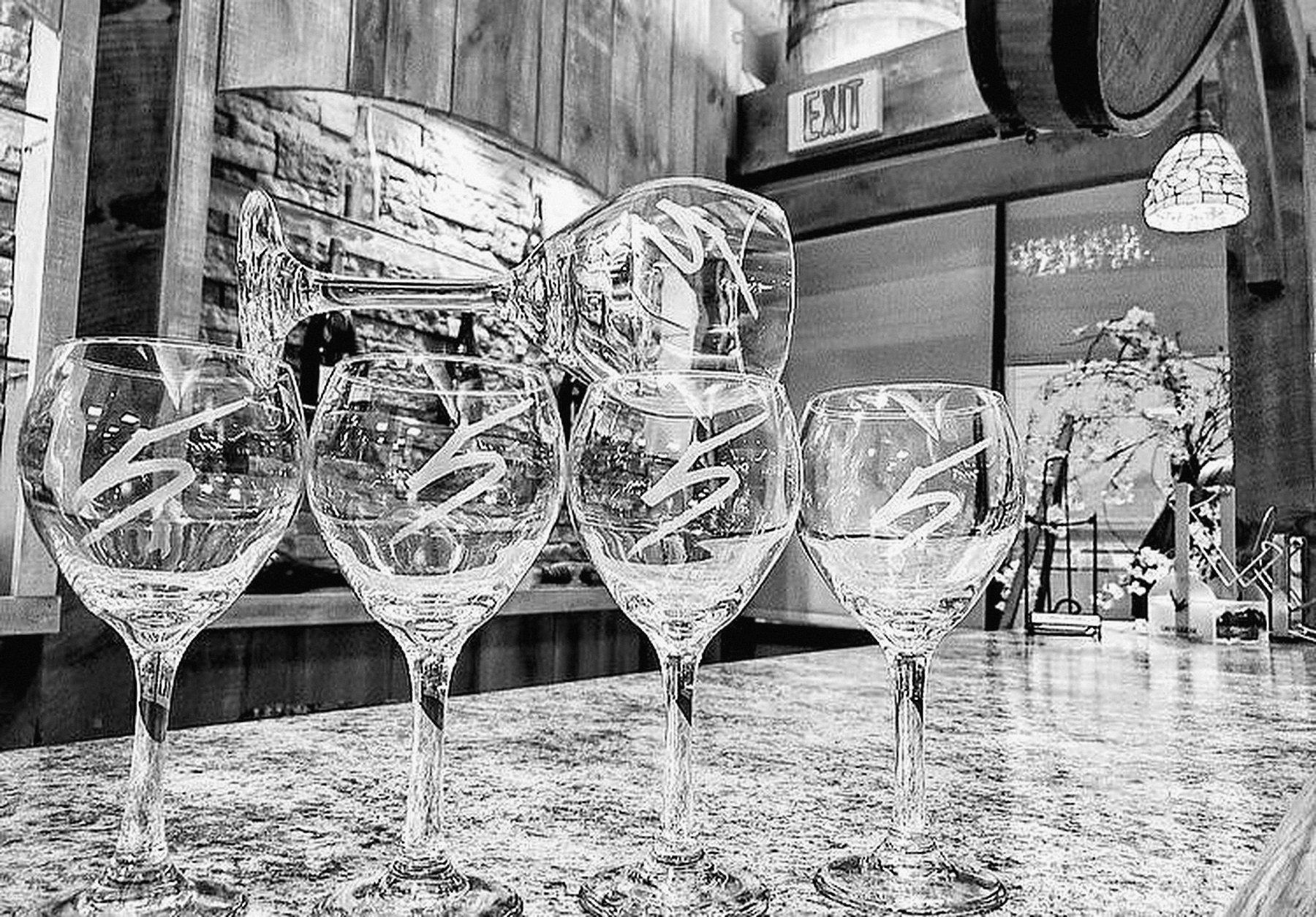 Glasses etched with the 5